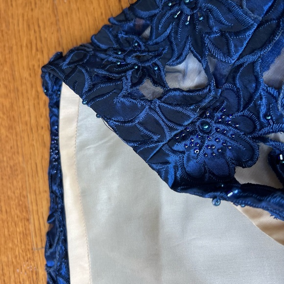 STUNNING NAVY OVERLAY DRESS - Picture 5 of 6